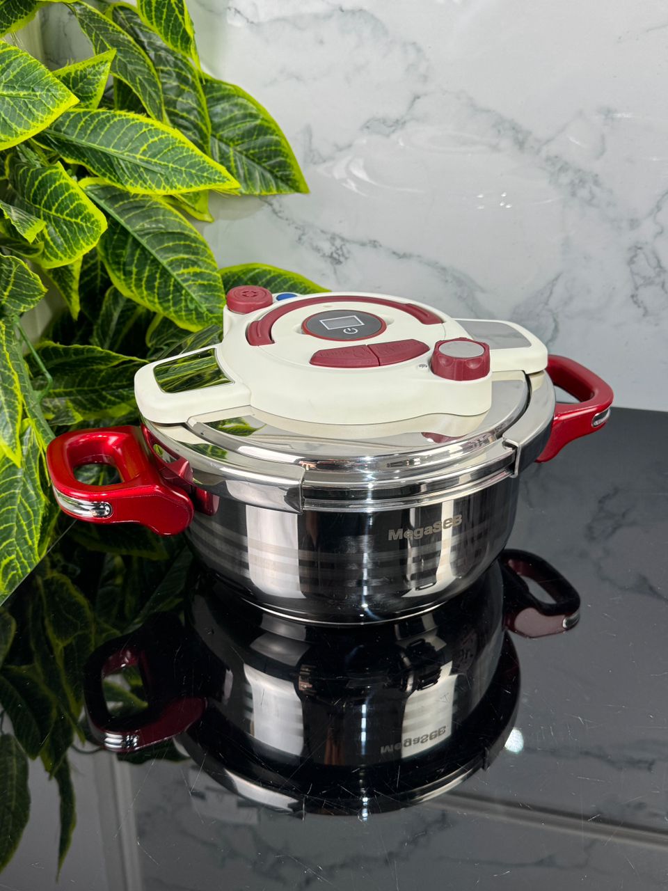 Cocotte MEGASEB  MINUTEUR  Inox 18/10  MULTIFONCTION